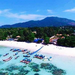 Charming Lipe Beach Resort